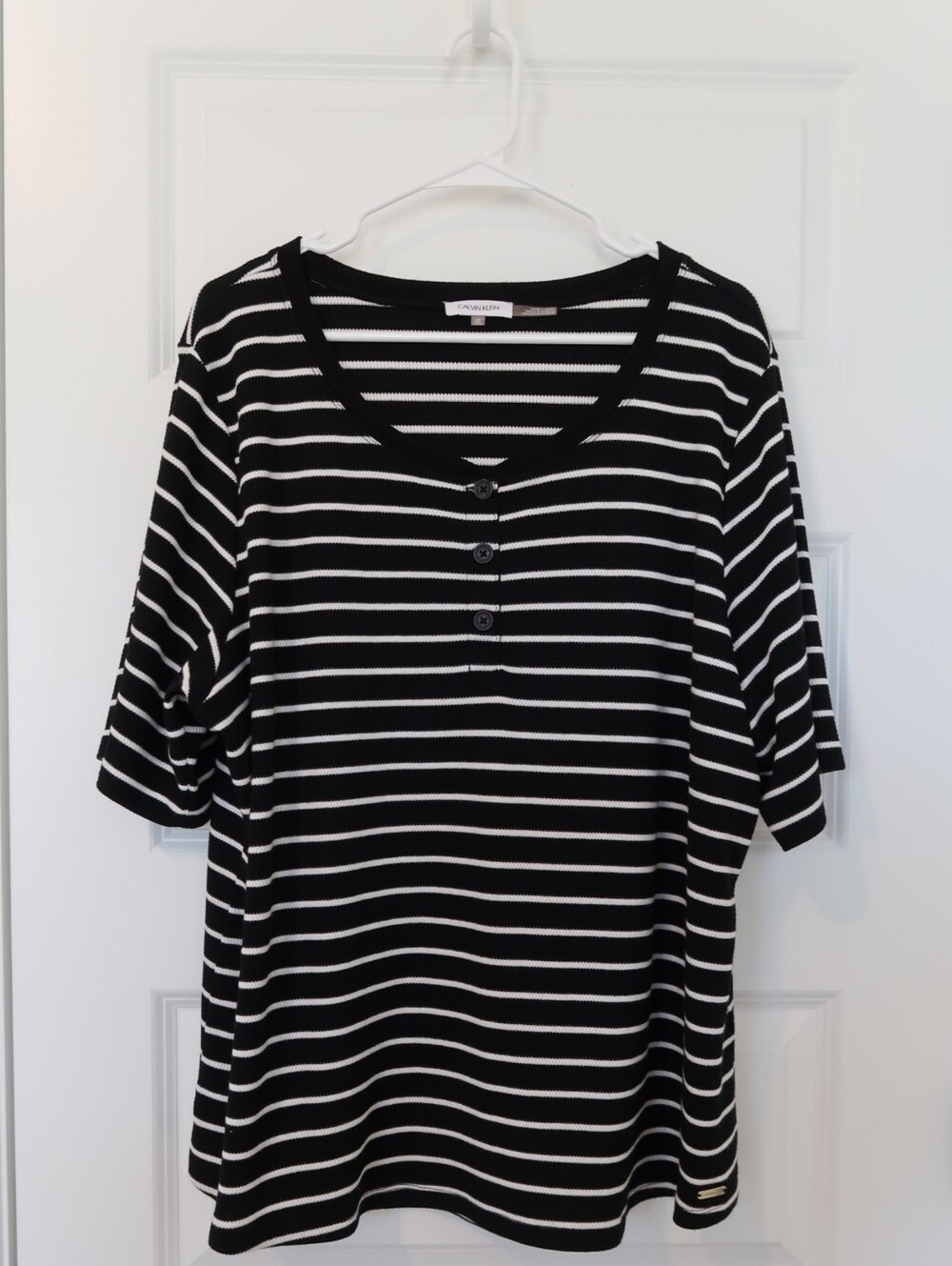 Calvin Klein Women's Black And White Horizontal Stripe Shirt Size 2X